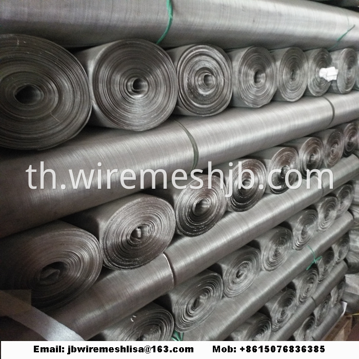 Technical Note: Standard width of stainless steel wire mesh: 1m or 48"; stainless steel wire mesh with extra roll width of 4m also available. Standard roll length of stainless steel wire mesh: 30m or 100'. Plain Weave Description: Plain Weave is a kind of commonly used weaving method.The warp wire that establish the length of the wire mesh and the weft wire, parallel to the width, cross one another, alternating one on the top and one under, forming a 90° angle between each other. Solid woven wire mesh may have a square or rectangular opening. Plain Woven Wire Mesh Clothes are basic components in the production of filters, colanders for aliments, chemicals products, shielding, mosquito nets, etc.